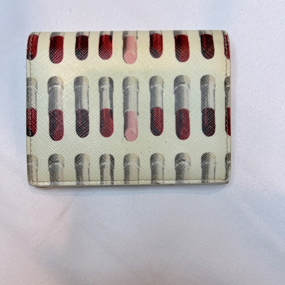 EUC Prada Saffiano Print Lipstick Print Bi-Fold Wallet White Dis - Picture 3 of 9